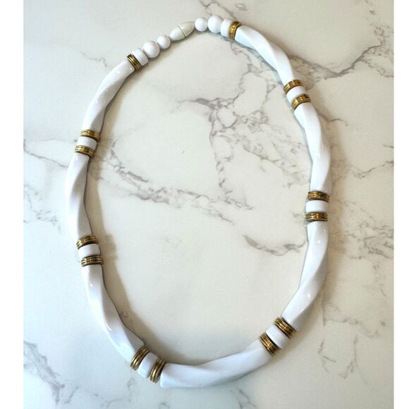 Vintage Avon White & Gold "Classic Twist"Necklace - Picture 2 of 5